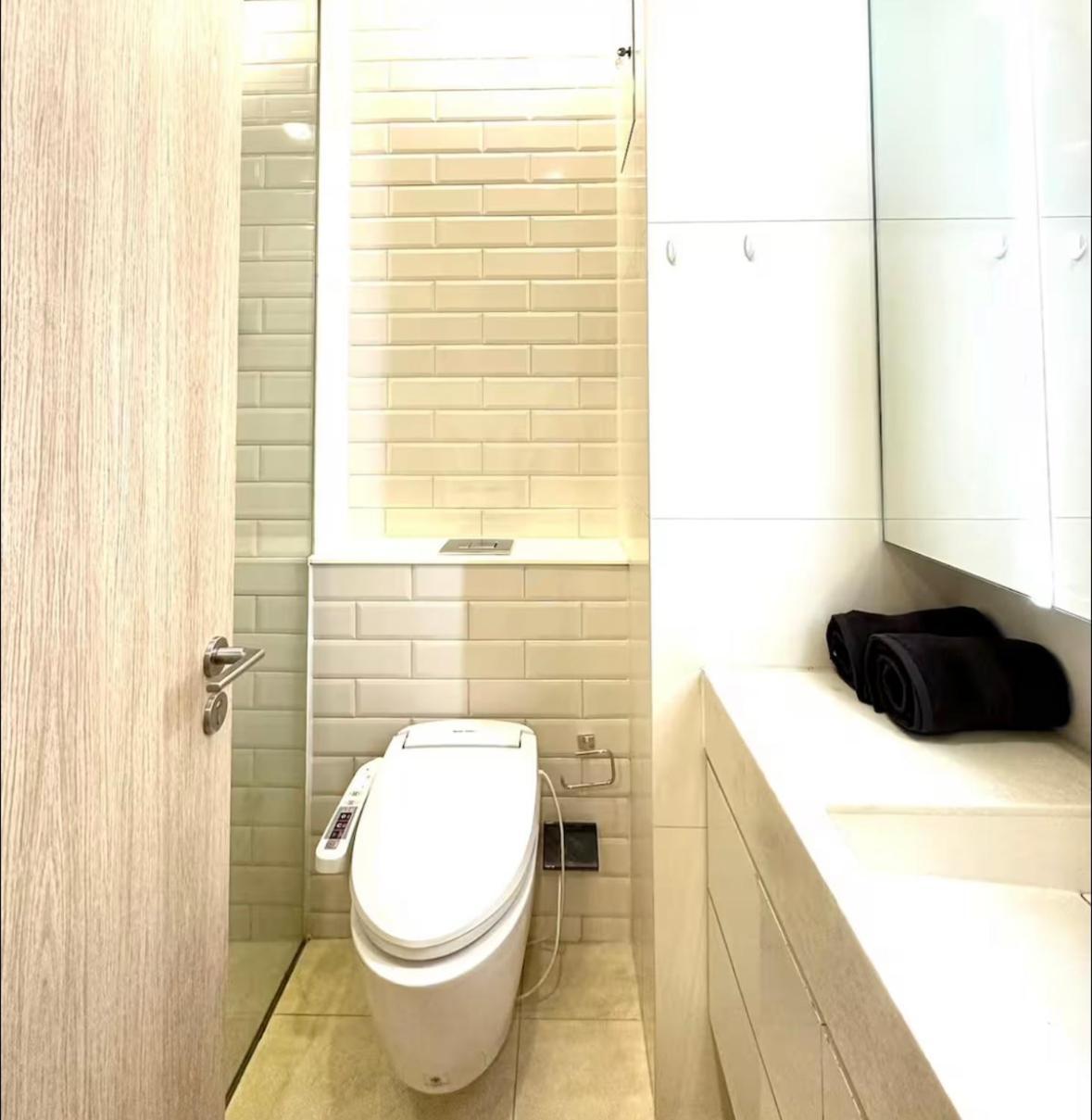 Zenith Ekkamai 1br King Size Sky View Bts Eakkamai *